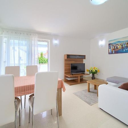 Apartment Anja Krk Town Εξωτερικό φωτογραφία